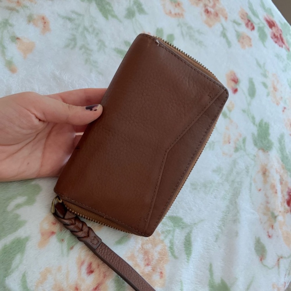 Fossil leather wallet/phone keeper